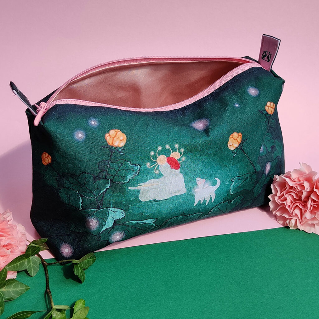 Green dragon themed toaletry pouch